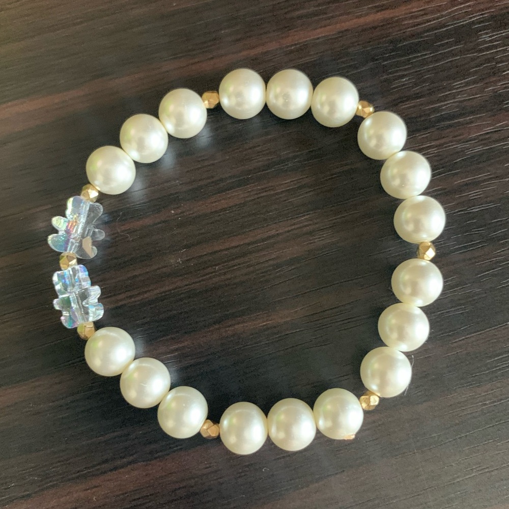 {Handmade} Faux Pearl Bracelet with Iridescent Bear Beads